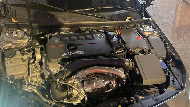 Mercedes-AMG A 35 4Matic 2021 đầu tiên bán: Giá 2,2 tỷ, ODO vỏn vẹn 1.800km - Ảnh 3.