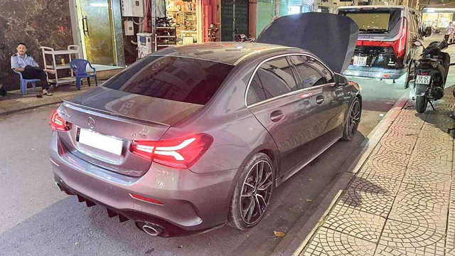 Mercedes-AMG A 35 4Matic 2021 đầu tiên bán: Giá 2,2 tỷ, ODO vỏn vẹn 1.800km - Ảnh 5.