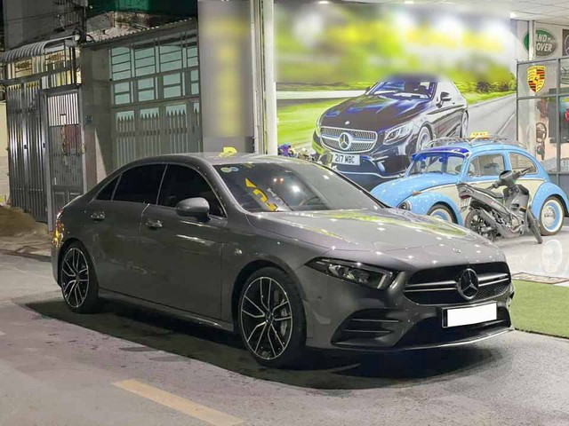 Mercedes-AMG A 35 4Matic 2021 đầu tiên bán: Giá 2,2 tỷ, ODO vỏn vẹn 1.800km - Ảnh 1.