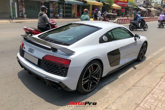 Audi R8 V10 Performance 2021 đầu tiên về Việt Nam lộ diện trên phố với một chi tiết khẳng định đã có chủ - Ảnh 4.