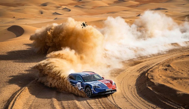 Giới nhà giàu sẽ thích mang Porsche Taycan đi phá hơn cả SUV sau khi xem video này - Ảnh 2.