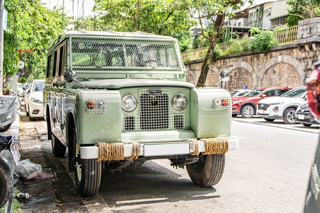 Dân chơi Hà Nội hồi sinh Land Rover Series II 60 tuổi độc nhất Việt Nam: Đơn sơ nhưng một chi tiết gây tò mò - Ảnh 2. Dân chơi Hà Nội hồi sinh Land Rover Series II 60 tuổi độc nhất Việt Nam: Đơn sơ nhưng một chi tiết gây tò mò - Ảnh 2.