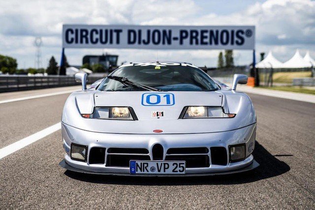 Bugatti EB110 trở lại đường đua sau 25 năm vắng bóng - Ảnh 1.