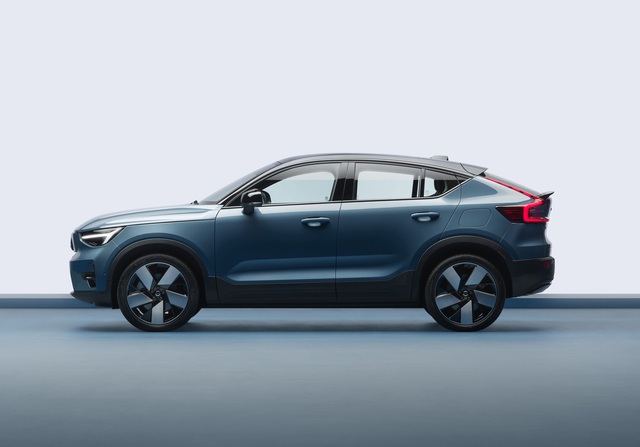 Hé lộ Volvo XC30 - SUV cỡ nhỏ cạnh tranh Peugeot e-2008 với công nghệ hứa hẹn đỉnh nhất phân khúc - Ảnh 1.