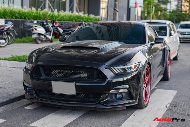Bắt gặp Ford Mustang GT độ độc của dân chơi Hà Thành: Công suất mạnh hơn cả Lamborghini Aventador - Ảnh 2. Bắt gặp Ford Mustang GT độ độc của dân chơi Hà Thành: Công suất mạnh hơn cả Lamborghini Aventador - Ảnh 2.