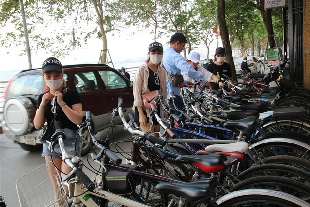 Dịch vụ hot giữa mùa dịch: Người dân Hà Nội đổ xô lên phố thuê xe đạp, có cửa hàng cháy đến mức 250 chiếc không đủ cung - Ảnh 5.