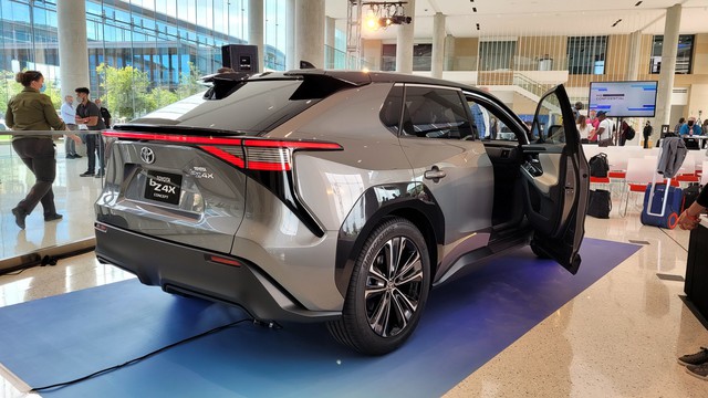 Ngược VinFast, Toyota vẫn khăng khăng nghi ngờ tương lai của ô tô điện - Ảnh 2.