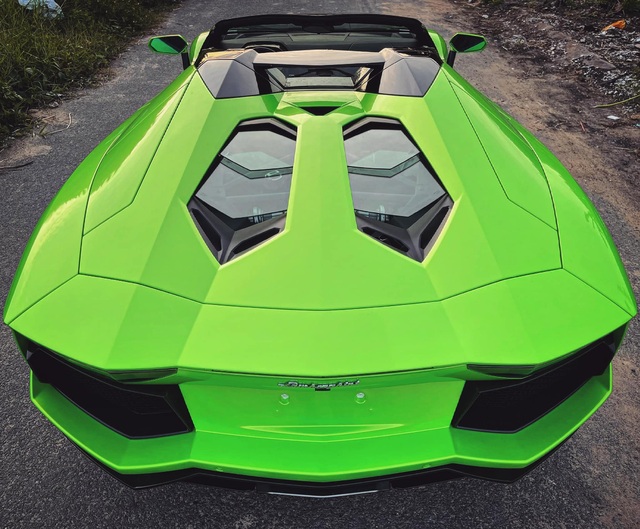 Màn ôm cua xé gió của Lamborghini Aventador Roadster trên phố Sài Gòn gây nhiều tranh cãi, CĐM chỉ ra một điểm sai sai - Ảnh 5.