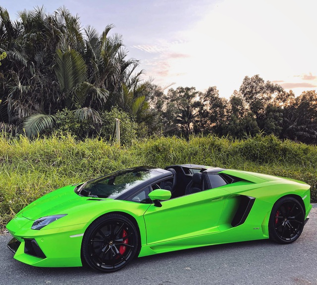 Màn ôm cua xé gió của Lamborghini Aventador Roadster trên phố Sài Gòn gây nhiều tranh cãi, CĐM chỉ ra một điểm sai sai - Ảnh 4.