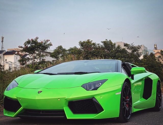 Màn ôm cua xé gió của Lamborghini Aventador Roadster trên phố Sài Gòn gây nhiều tranh cãi, CĐM chỉ ra một điểm sai sai - Ảnh 7.