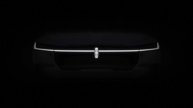 Tương lai SUV Mỹ không 'uống' xăng là đây: Anh em mới của Lincoln Navigator dần được vén màn