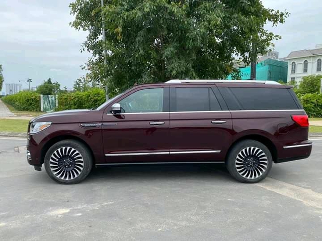 Chạy lướt 29.000km, ‘khủng long’ Lincoln Navigator Black Label rao giá 7,5 tỷ đồng, rẻ hơn Lexus LX 570 800 triệu - Ảnh 6.