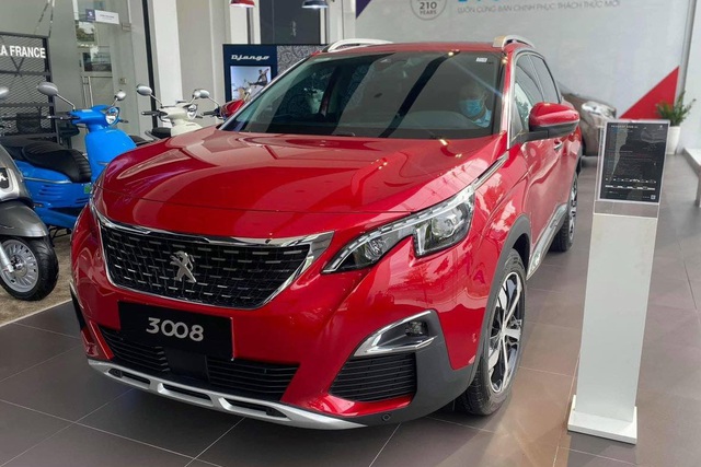 Peugeot 3008 và 5008 xả kho chờ bản mới: Giảm đến 150 triệu đồng, 5008 rẻ ngỡ ngàng so với Santa Fe - Ảnh 1.