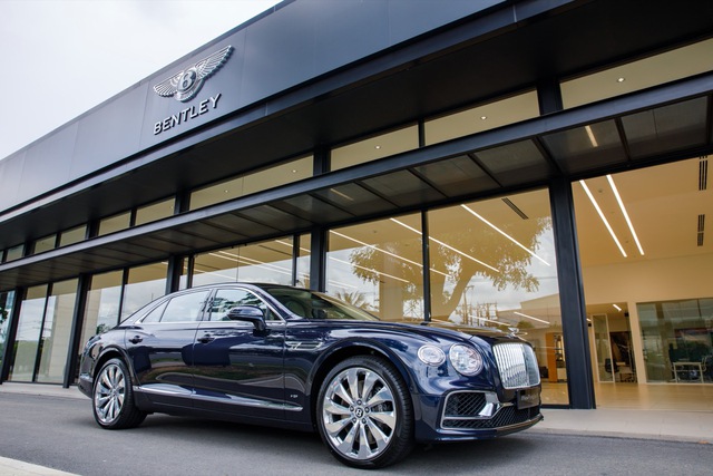 Bentley Flying Spur V8 First Edition chính hãng đầu tiên Việt Nam giá từ 18 tỷ đồng: Toàn trang bị xịn xò cho giới nhà giàu - Ảnh 2.