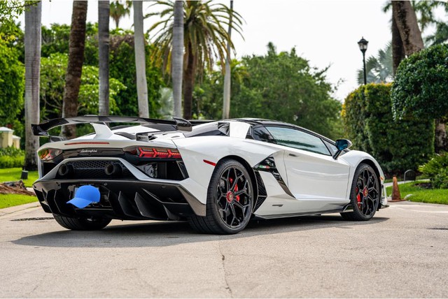 Thêm chiếc Lamborghini Aventador SVJ chào hàng đại gia Việt: Chơi trội bằng màu nội, ngoại thất độc - Ảnh 2.