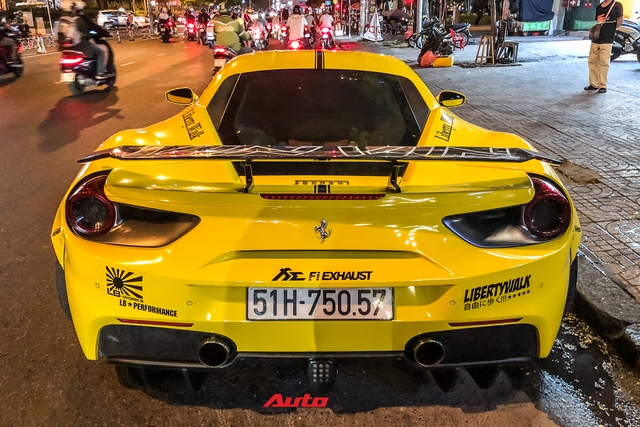 Ferrari 488 GTB độ Liberty Walk độc nhất Việt Nam của doanh nhân kinh doanh online tiếp tục thay áo - Ảnh 5. Ferrari 488 GTB độ Liberty Walk độc nhất Việt Nam của doanh nhân kinh doanh online tiếp tục thay áo - Ảnh 5.
