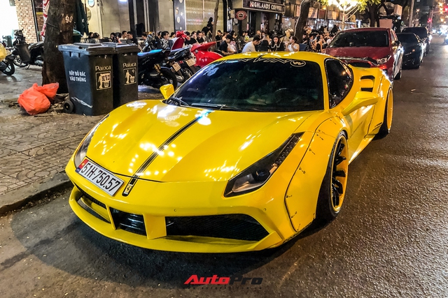 Ferrari 488 GTB độ Liberty Walk độc nhất Việt Nam của doanh nhân kinh doanh online tiếp tục thay áo - Ảnh 4. Ferrari 488 GTB độ Liberty Walk độc nhất Việt Nam của doanh nhân kinh doanh online tiếp tục thay áo - Ảnh 4.
