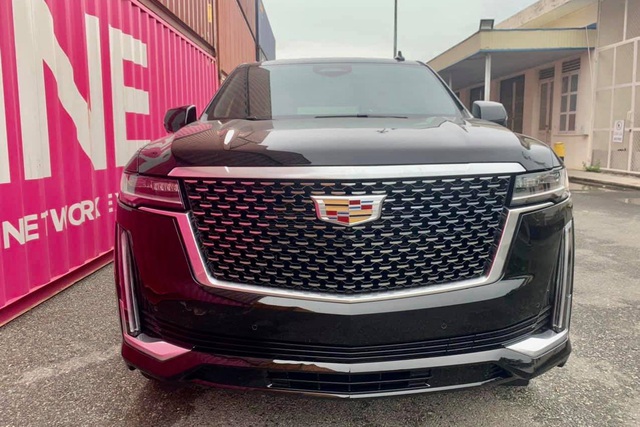 Khủng long Cadillac Escalade 2021 đầu tiên cập bến Việt Nam: Giá khoảng 8 tỷ đồng, động cơ mới siêu tiết kiệm, dành cho đại gia không thích Lexus LX 570 - Ảnh 1.