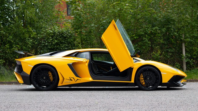 Rộ tin cặp đôi Lamborghini Aventador mới cập bến Việt Nam: Một chiếc hàng hiếm, một chiếc màu độc - Ảnh 3.