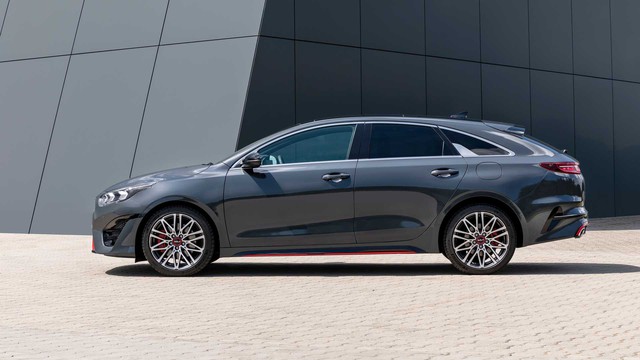 Ra mắt Kia Ceed 2022: Anh em Cerato với nội thất sang xịn, đuôi như xe Porsche - Ảnh 8.