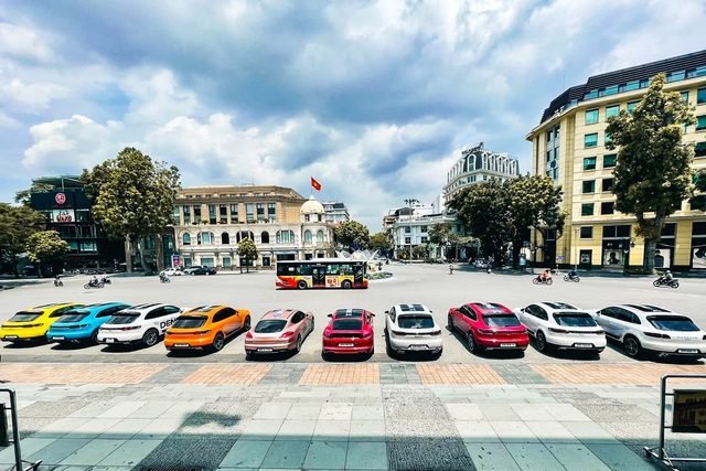 Soi giá dàn xe của hot boy, hot girl tài chính: Đủ loại Mẹc, Porsche giá từ 1,5 tỷ đến 11 tỷ đồng - Ảnh 10. Soi giá dàn xe của hot boy, hot girl tài chính: Đủ loại Mẹc, Porsche giá từ 1,5 tỷ đến 11 tỷ đồng - Ảnh 10.