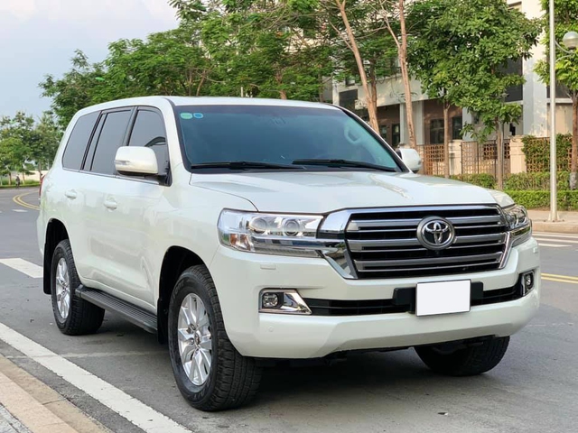 Xe ra mẫu mới, đại gia Việt bán luôn Toyota Land Cruiser vừa mua khi mới chạy 800km, nội thất chưa kịp bóc hết nilon - Ảnh 6. Xe ra mẫu mới, đại gia Việt bán luôn Toyota Land Cruiser vừa mua khi mới chạy 800km, nội thất chưa kịp bóc hết nilon - Ảnh 6.