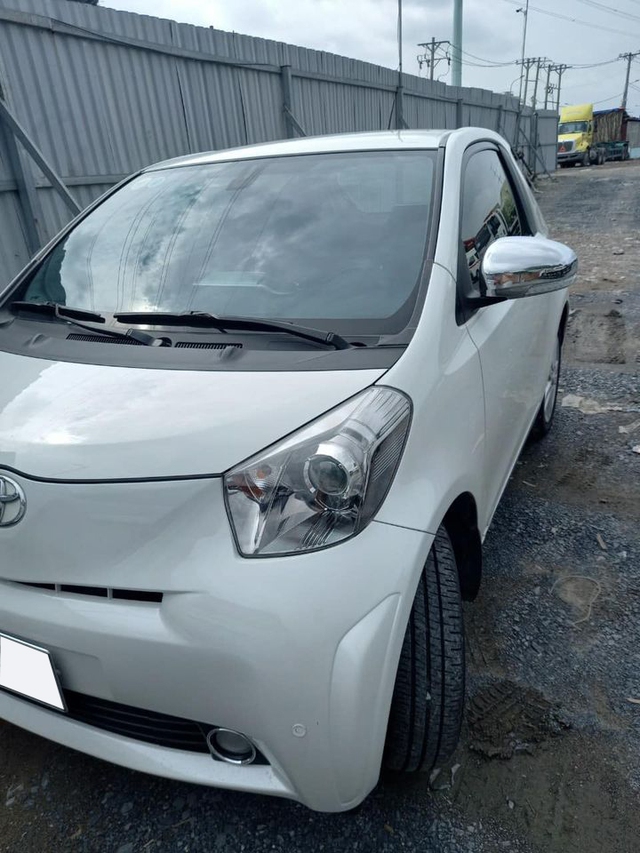 Khoe xe độc nhất Việt Nam, dân chơi bán Toyota IQ 8 năm giá 1,3 tỷ đồng - Ảnh 2.