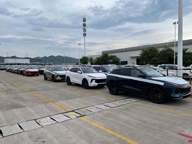 Lô xe Dongfeng T5 Evo đầu tiên lên đường về Việt Nam - Xe Trung Quốc giá 769 triệu đồng đấu Beijing X7 - Ảnh 4. Lô xe Dongfeng T5 Evo đầu tiên lên đường về Việt Nam - Xe Trung Quốc giá 769 triệu đồng đấu Beijing X7 - Ảnh 4.