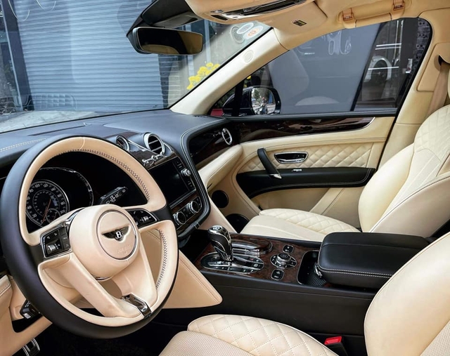 Sau 5 năm, ‘xe chủ tịch’ Bentley Bentayga bán lại chỉ 12 tỷ đồng, ngang giá Mercedes-Maybach GLS 600 chính hãng - Ảnh 3.
