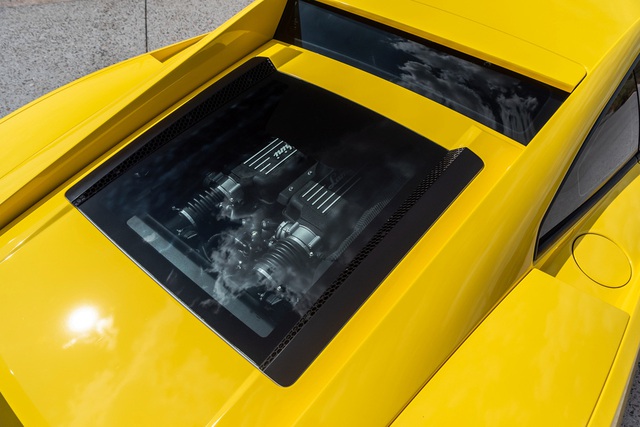 Chiếc Lamborghini gần 10 năm tuổi được rao bán, dân tình sôi sục vì một chi tiết - mẫu xe này không ‘thuần chủng’ - Ảnh 2.