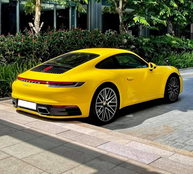 Bán Porsche 911 thế hệ mới với giá hơn 9 tỷ đồng, đại gia khiến CĐM ngã ngửa khi tiết lộ mức ODO - Ảnh 3.