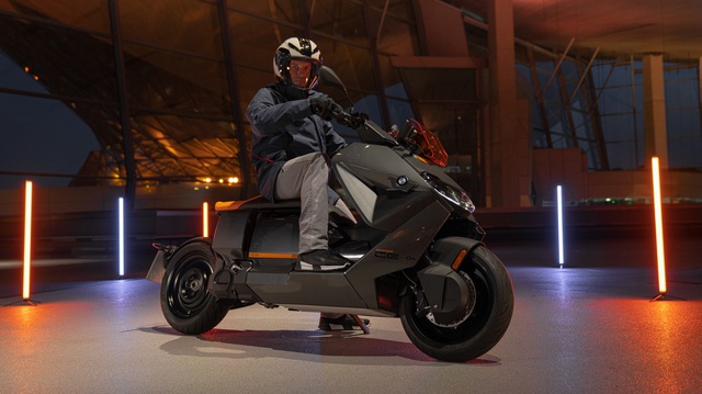 Ra mắt BMW CE 04 - Mô tô hạng sang, có tính năng như ô tô, giá quy đổi từ 270 triệu, có thể về Việt Nam