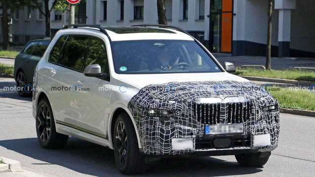 Phác hoạ BMW X7 mới với thiết kế đầy tranh cãi, lỗ mũi khổng lồ không còn là thứ được quan tâm chính nữa - Ảnh 2.