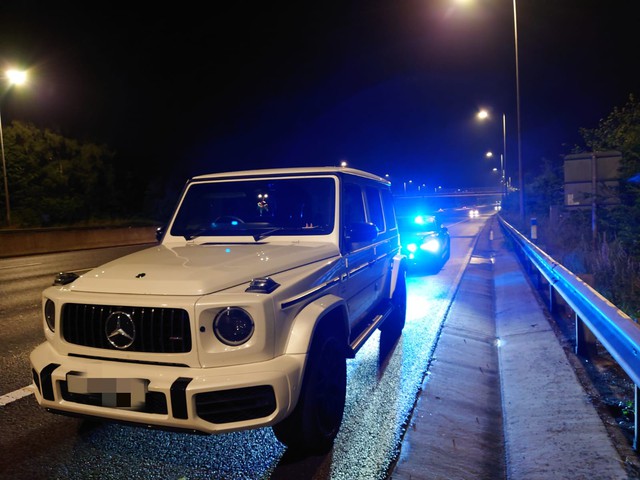 Buồn đi vệ sinh, nữ tài xế cầm lái Mercedes-AMG G63 phi 210 km/h - Ảnh 2.
