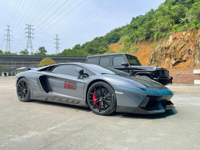 Đại gia lan Hoà Bình sắm Lamborghini Aventador bản độ độc: Một chi tiết trong xe tiết lộ nguồn gốc thực sự - Ảnh 3.