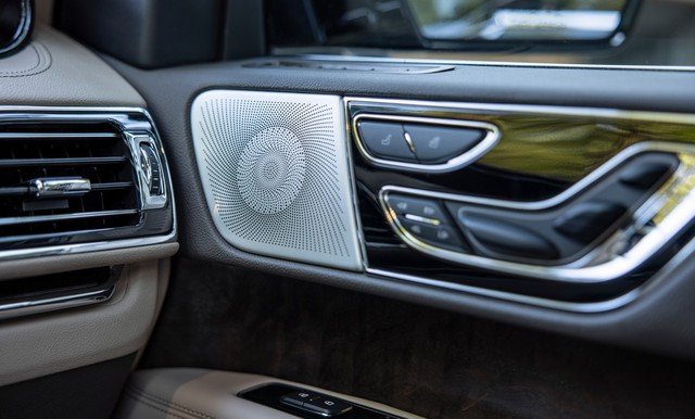 Ra mắt Lincoln Navigator 2021 - Lựa chọn mới cho đại gia Việt chán Cadillac Escalade - Ảnh 10.