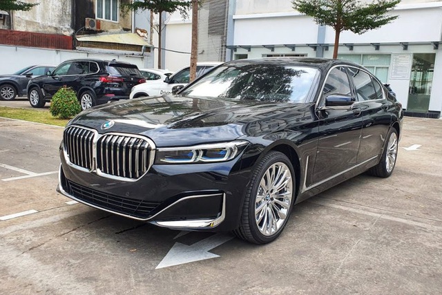 BMW 7-Series xả hàng giảm giá gần 600 triệu đồng tại đại lý, đón đầu cạnh tranh Mercedes-Benz S-Class 2021 sắp ra mắt Việt Nam - Ảnh 1.