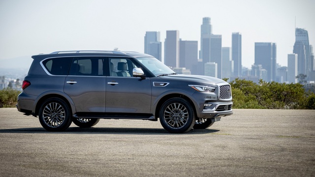 Vừa ngưng bán tại Việt Nam, 'khủng long' Infiniti QX80 được cập nhật nội thất mới cạnh tranh Lexus LX 570