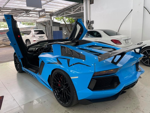 Lamborghini Aventador Roadster độ khủng từng của đại gia đồng hồ khét tiếng Hà Nội thay áo mới, xuất hiện một chi tiết như phiên bản giới hạn - Ảnh 3.