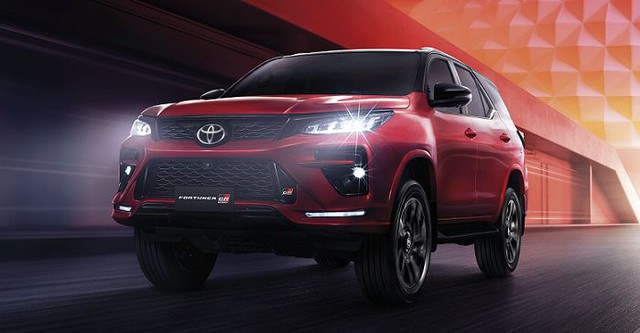 Ra mắt Toyota Fortuner GR Sport bản Thái: Hầm hố hơn, 2 cầu, giá quy đổi từ 1,3 tỷ đồng - Ảnh 2.