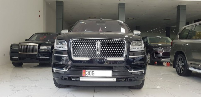 Lincoln Navigator bán lại sau 24.000km: Ngập tràn công nghệ nhưng vẫn rẻ hơn Lexus LX 570 cả tỷ đồng - Ảnh 2.