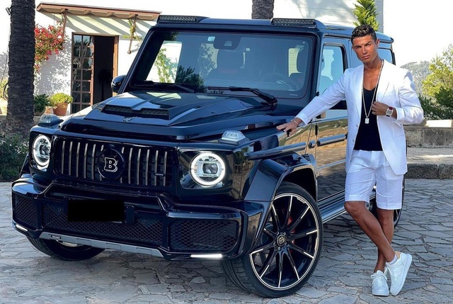 Ronaldo khoe Mercedes G-Class duoc ban gai tang sinh nhat Chi co 10 chiec tren toan the gioi gia dat gap 5 lan G 63