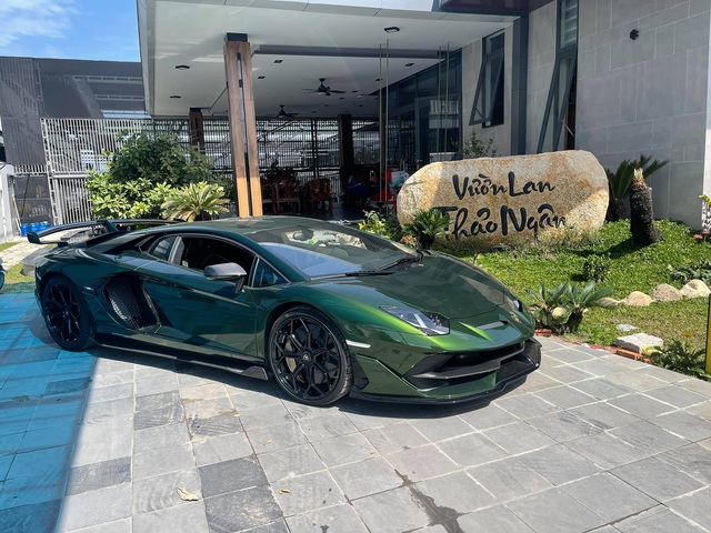 Lamborghini Aventador SVJ gia nhập bộ sưu tập trăm tỷ của doanh nhân vườn lan - Ảnh 1.