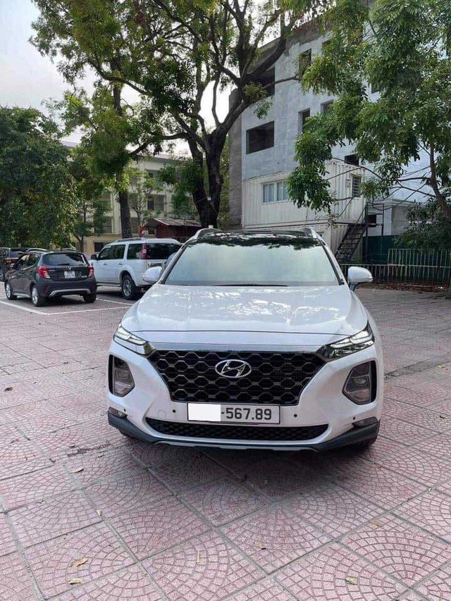 Bốc trúng biển sảnh rồng 567.89’, Hyundai Santa Fe cũ vẫn đắt giá hơn Mercedes-Benz GLC cả trăm triệu đồng - Ảnh 2.