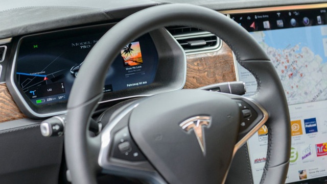 Say khướt đến bất tỉnh, tài xế được hệ thống tự lái của Tesla cứu mạng - Ảnh 1.