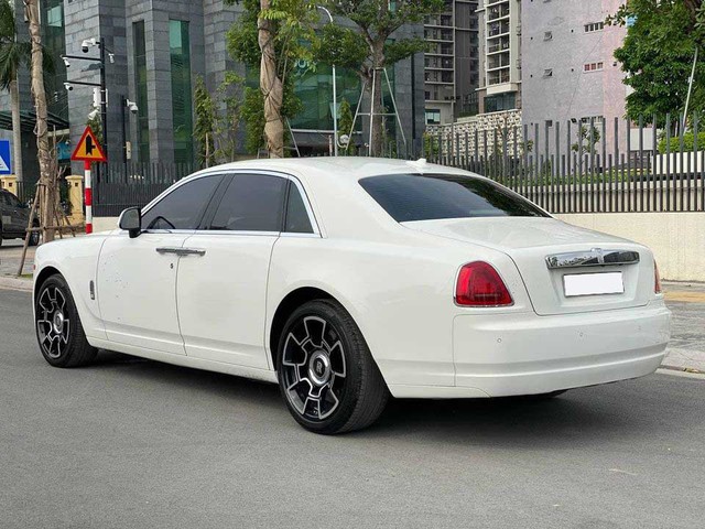 Ngắm RollsRoyce Ghost 2021 đầu tiên về Việt Nam đang rao bán giá 39 tỷ đồng