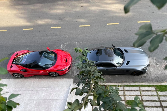 Rảnh rỗi mùa dịch, doanh nhân Nguyễn Quốc Cường mang siêu xe Ferrari F8 Tributo và Mercedes-AMG GT R cả chục tỷ ra tắm nắng - Ảnh 3. Rảnh rỗi mùa dịch, doanh nhân Nguyễn Quốc Cường mang siêu xe Ferrari F8 Tributo và Mercedes-AMG GT R cả chục tỷ ra tắm nắng - Ảnh 3.