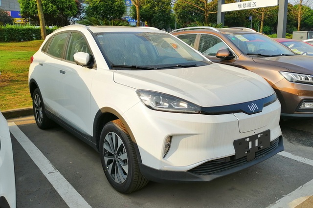 Hai mẫu SUV Trung Quốc mới sắp về Việt Nam: Cùng phân khúc Honda CR-V, có cả xe điện với công nghệ tự lái đấu VF e34