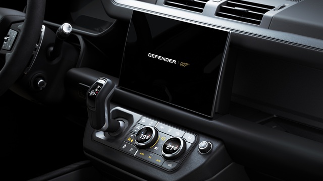 Land Rover Defender V8 Bond Edition - SUV việt dã hạng sang cho fan cuồng điệp viên 007 - Ảnh 4.