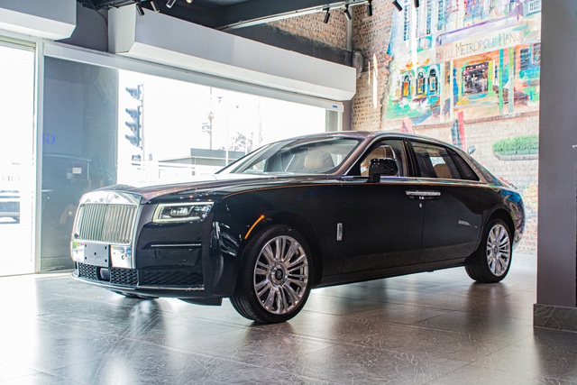 Chất như gia đình Đoàn Di Băng: Tậu liền một lúc 2 chiếc Rolls-Royce, Cullinan dành cho ba mẹ, Ghost là của các công chúa - Ảnh 3.